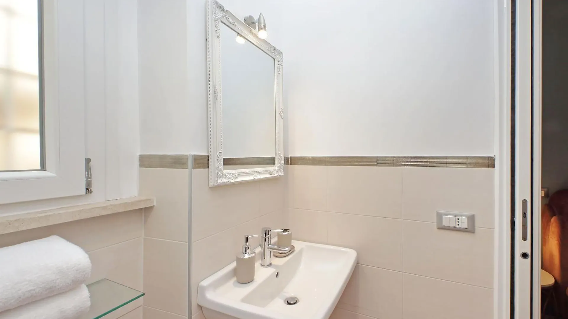 New Apartment With Balcony - 150M Metro A Ρώμη