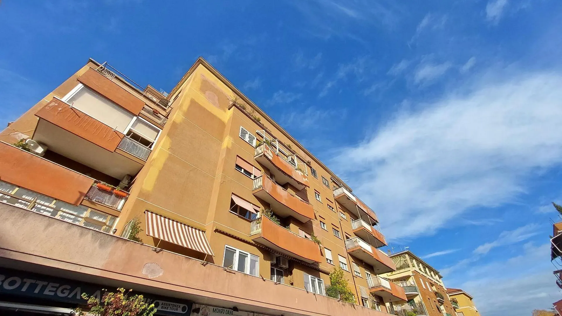 New Apartment With Balcony - 150M Metro A Rome