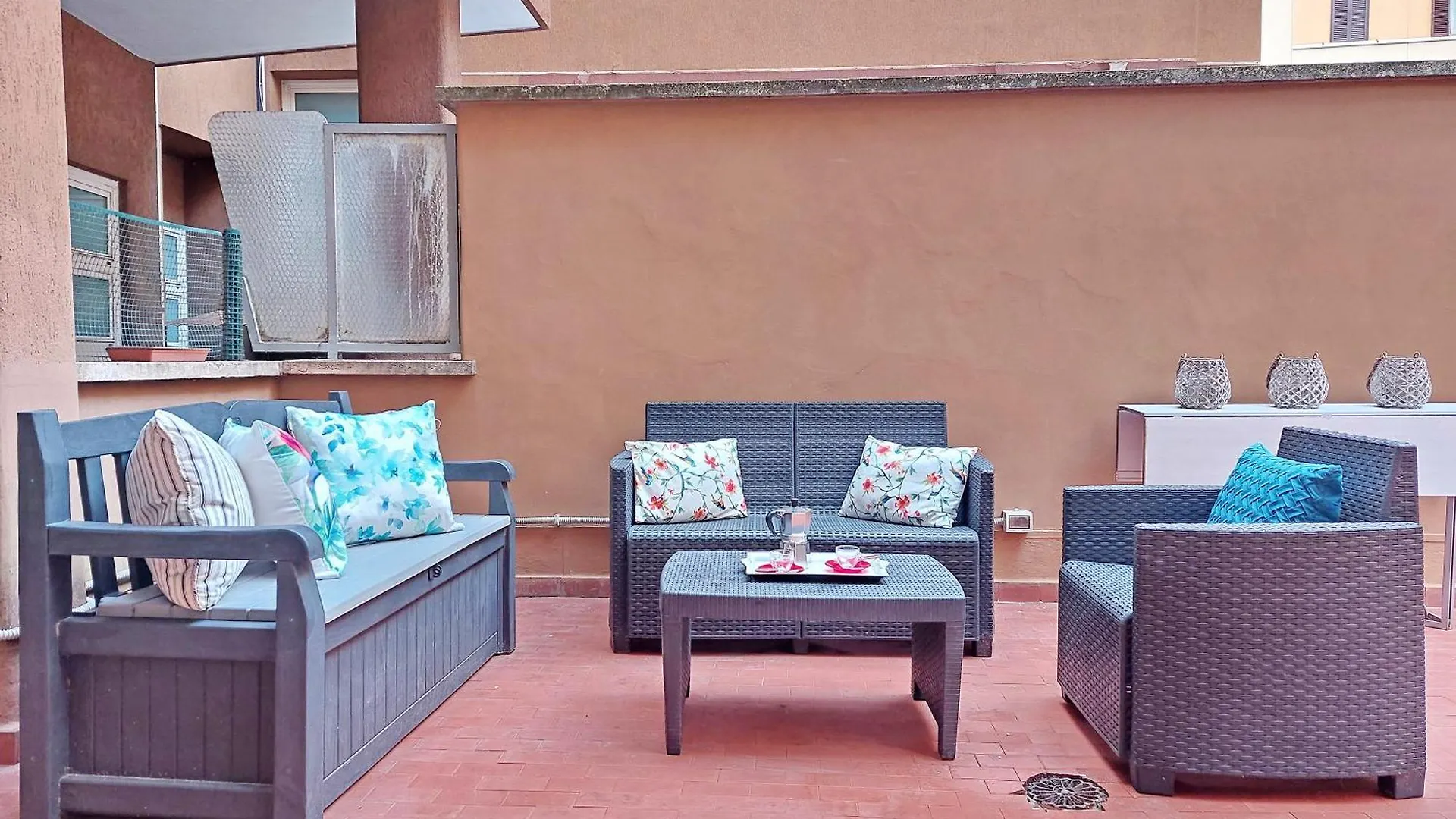 New Apartment With Balcony - 150M Metro A Rome Italy
