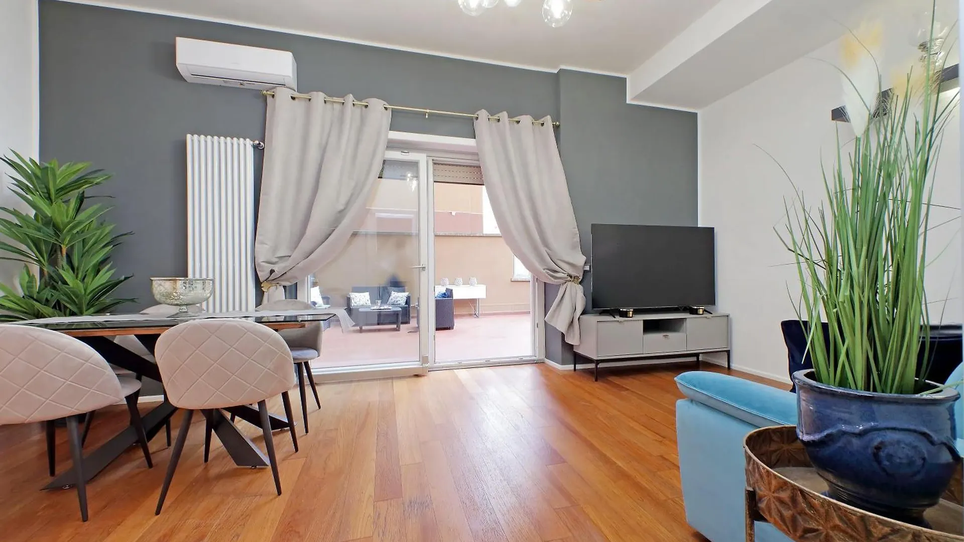 New Apartment With Balcony - 150M Metro A Rome