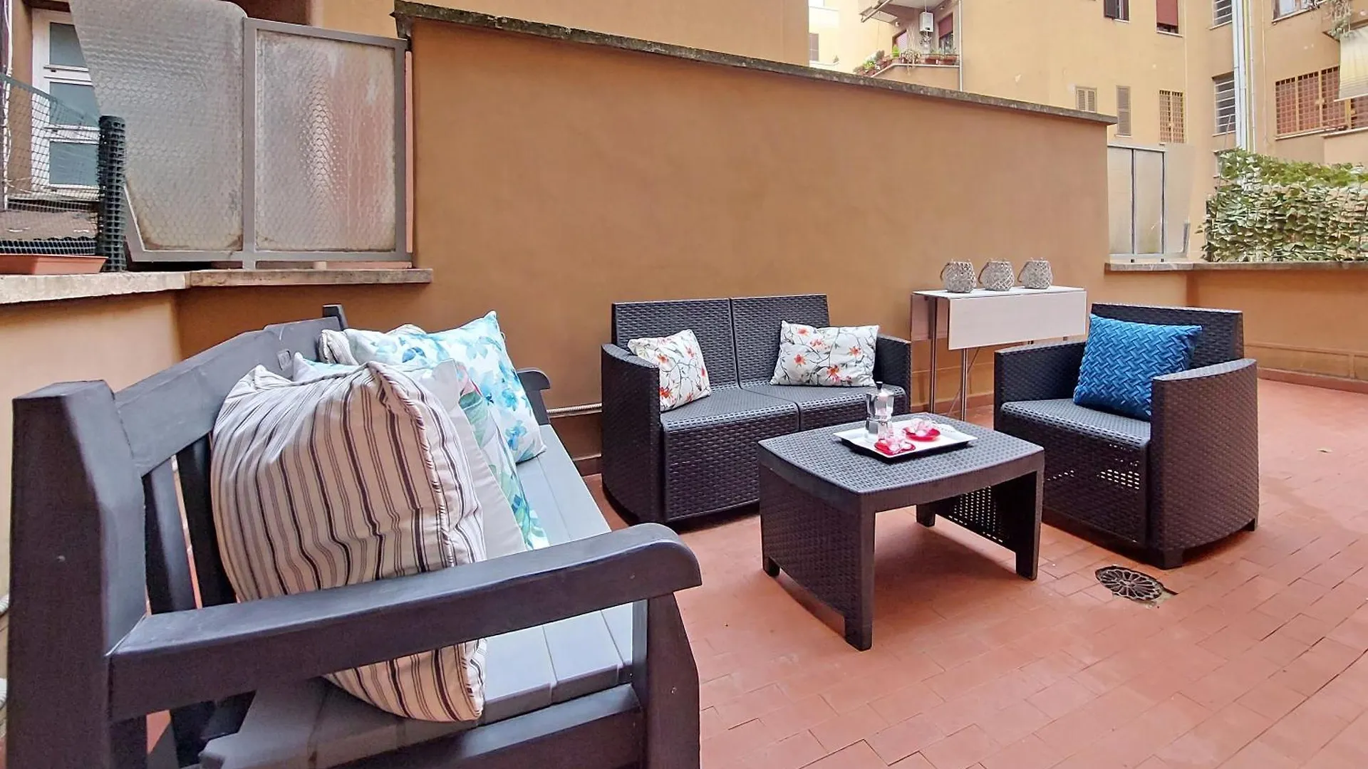 New Apartment With Balcony - 150M Metro A Rome