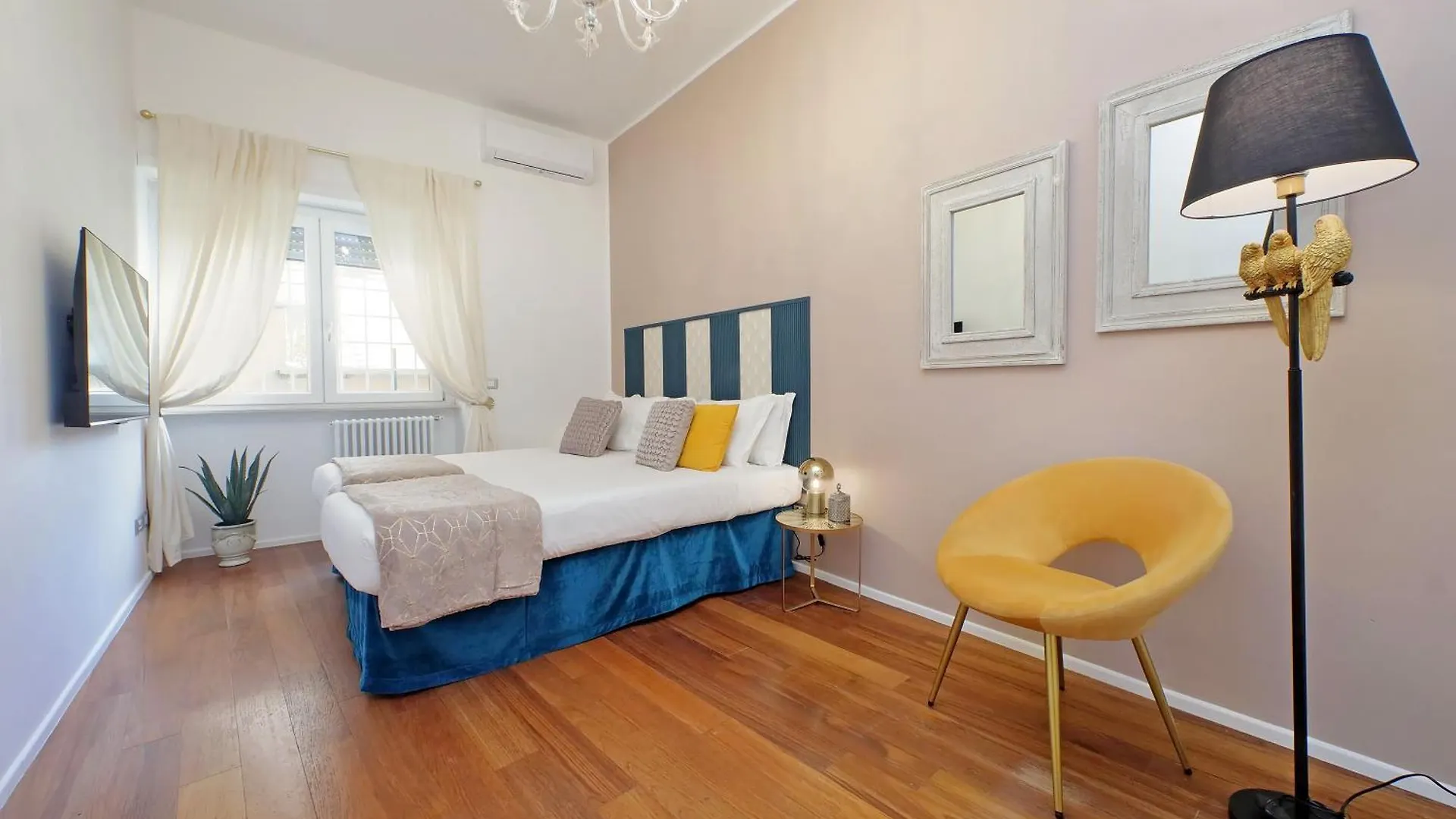 New Apartment With Balcony - 150M Metro A Rome