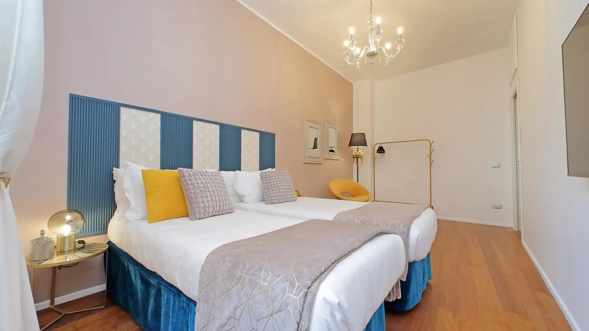 New Apartment With Balcony - 150M Metro A Rome